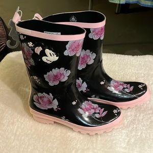 Disney Store Minnie Mouse Floral Rain Boots Size 9. Brand new with tags.